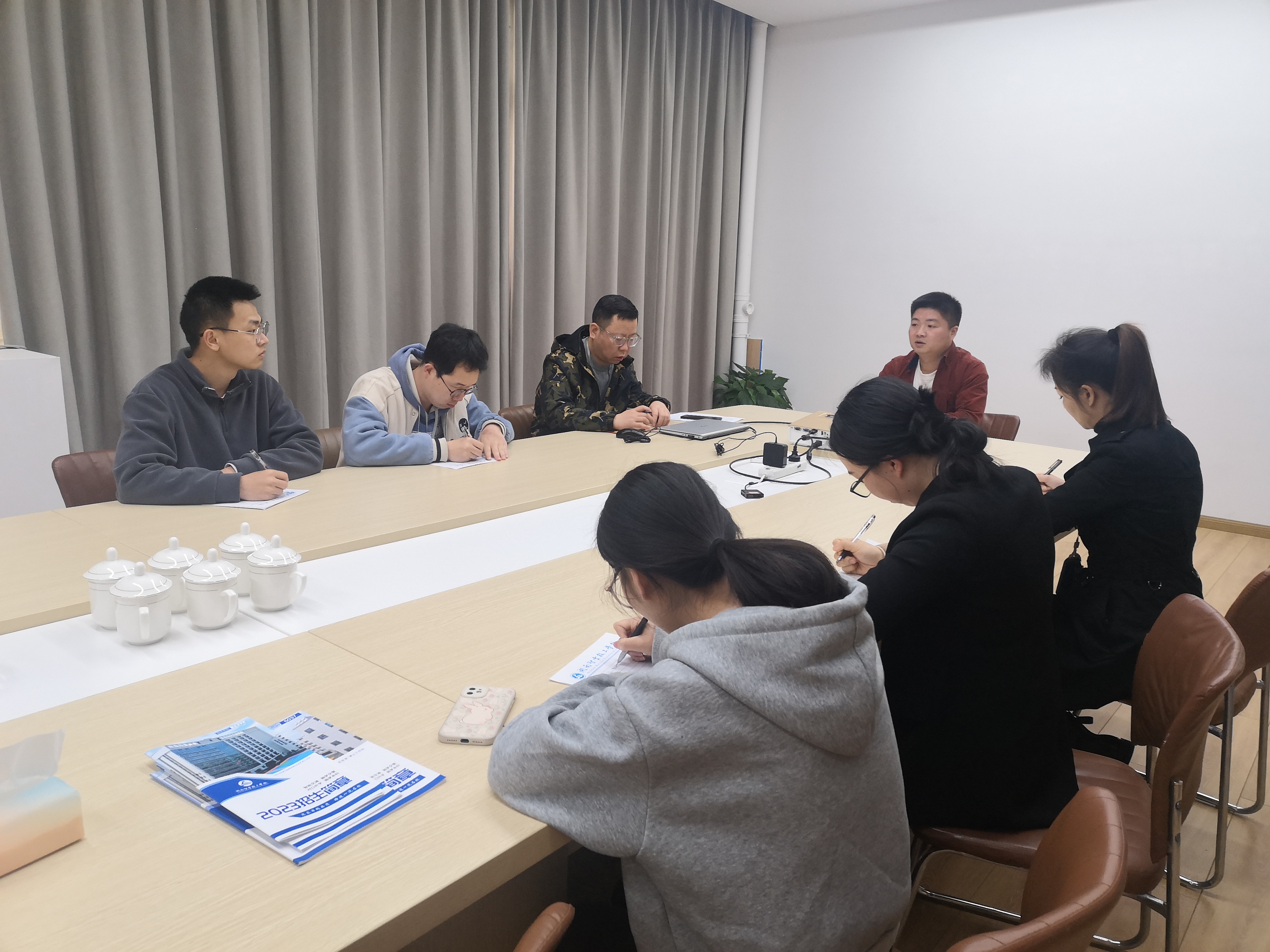 湖南智云学校召开电子专业储备教师恳谈会